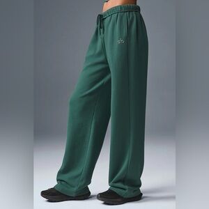 NWT Alo Yoga Accolade Straight Leg Sweatpants